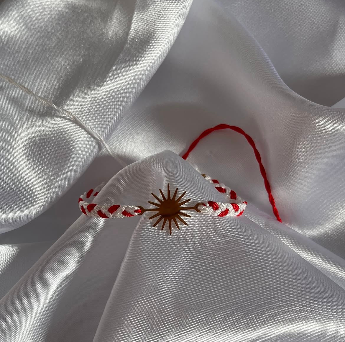 Sonnenarmband geflochten Rot/Weiß