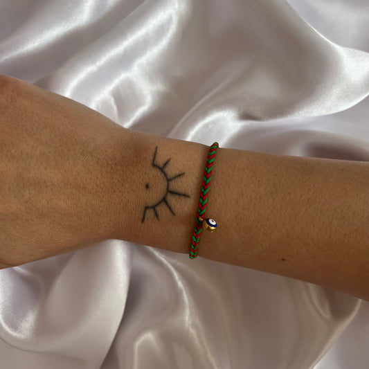Fischgrätenarmband in Kesk û Sor mit Nazardetail