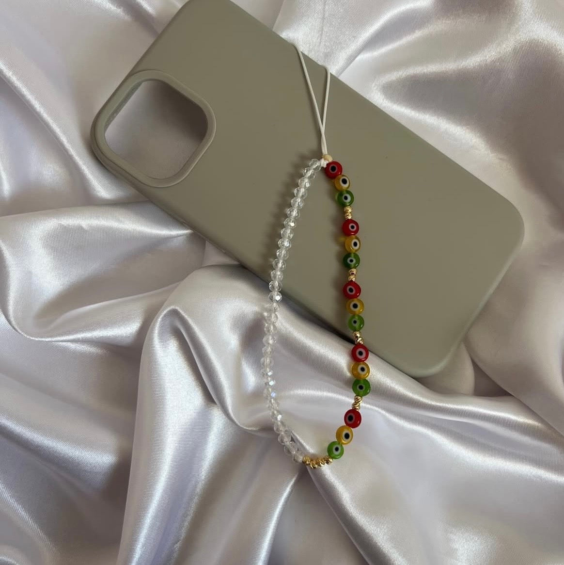 Handykette in Kesk û Sor û Zer mit Nazarperlen