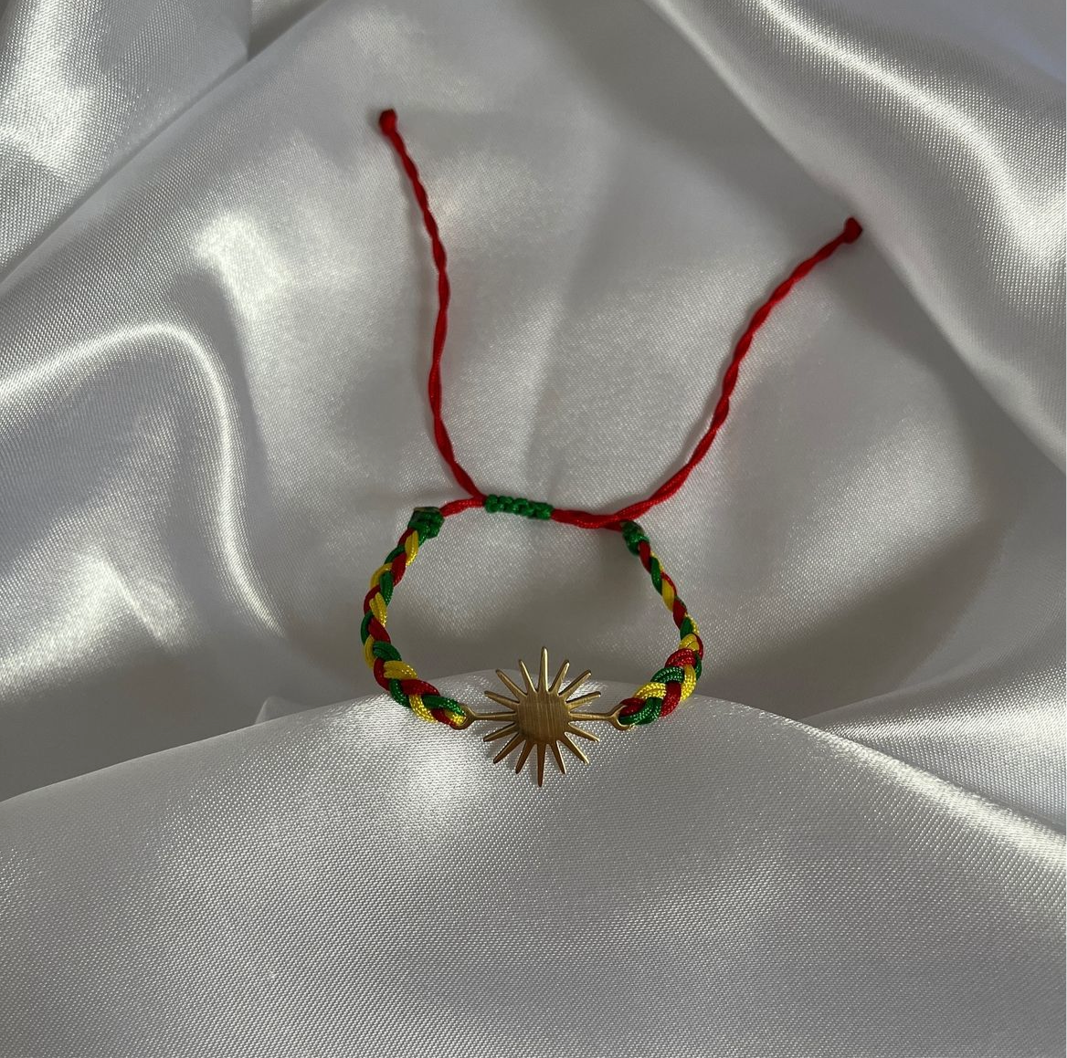 geflochtenes Sonnenarmband in Gold