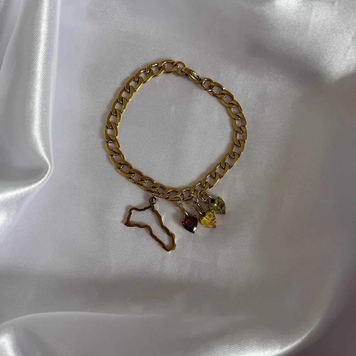 Nationsarmband mit kurdischen Herzkristallanhängern